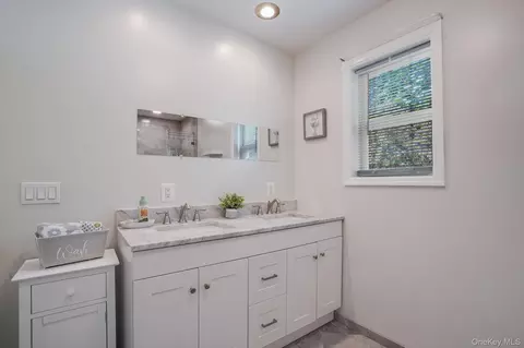 Bath - 8 Hampton Rd, Poughkeepsie, NY 12603 photo 2 of 4