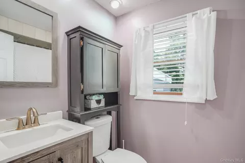 Bath - 8 Hampton Rd, Poughkeepsie, NY 12603 photo 1 of 4