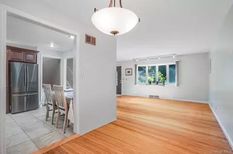 Entry Way - 8 Hampton Rd, Poughkeepsie, NY 12603 photo 1 of 1