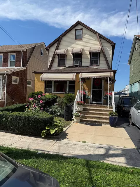 19811 116th Ave, New York, NY 11412