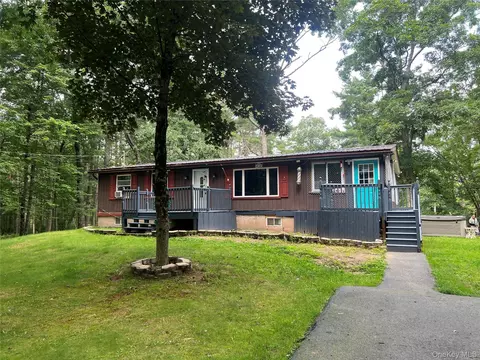 24 Frazier Rd, Highland, NY 12732