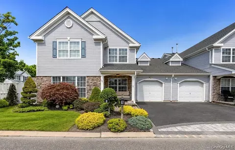 1 Jennifer Ln, Middle Island, NY 11953