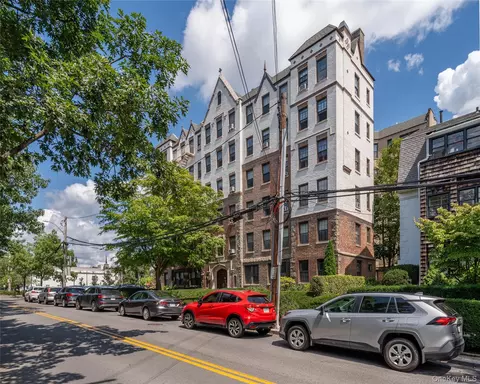 100 Parkway Rd #4D, Bronxville, NY 10708