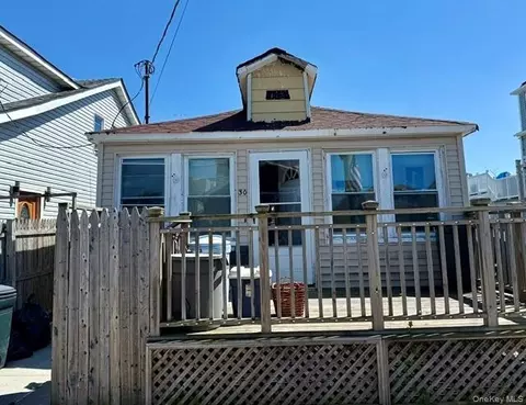 30 W 11th Rd, Far Rockaway, NY 11693