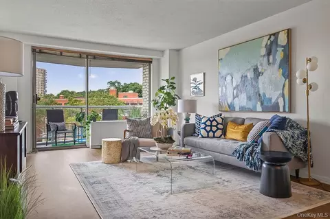 3333 Henry Hudson Pkwy #4M, New York, NY 10463
