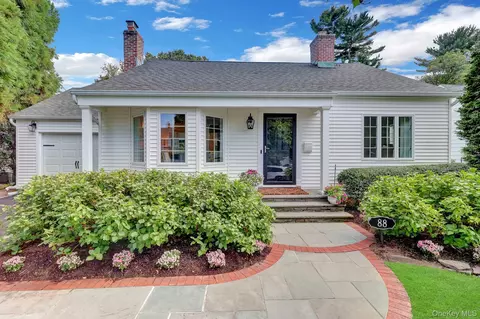 88 Fairmount St, Huntington, NY 11743