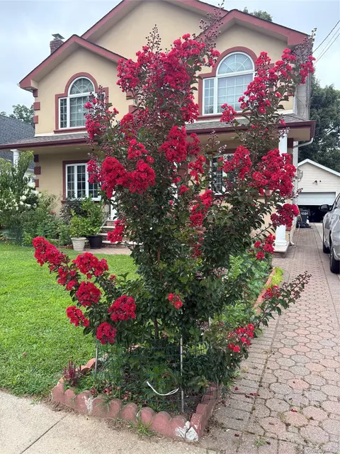43 Baxter Ave, North Hempstead, NY 11040