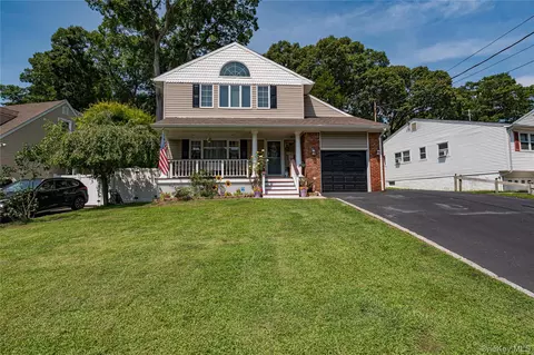 21 Circle Dr, East Northport, NY 11731