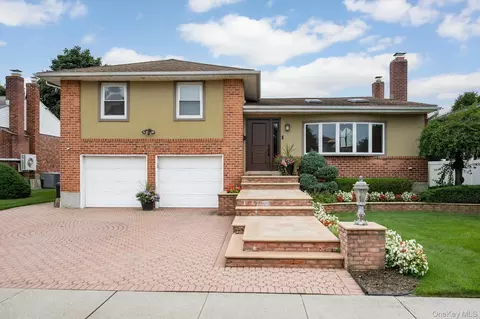 1118 Howard Dr, Westbury, NY 11590