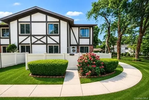 275 Birchwood Rd, Medford, NY 11763