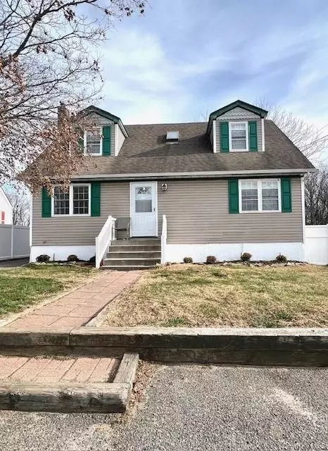 51 N Clinton Ave, Patchogue, NY 11772 photo 2