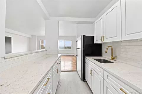 8 Fordham Hill Oval #16D, New York, NY 10468