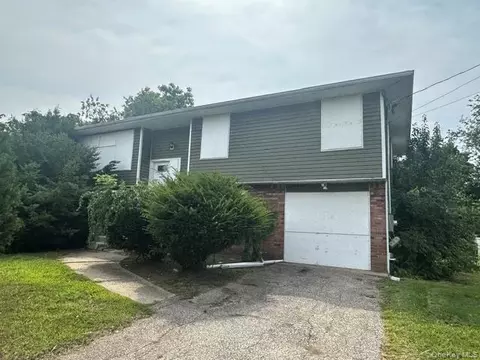 110 Nathalie Ave, Amityville, NY 11701