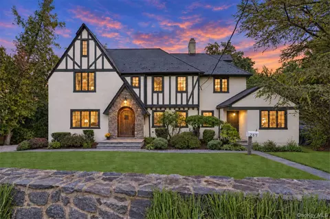 265 Old Mamaroneck Rd, White Plains, NY 10605
