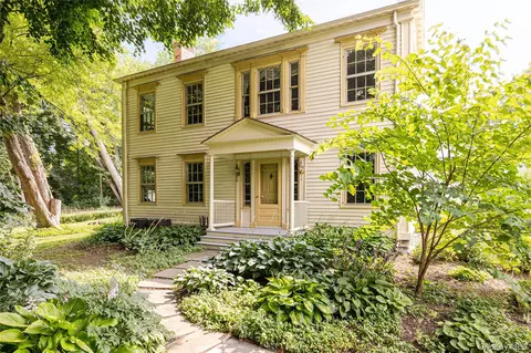 18 Clove Rd, Castleton On Hudson, NY 12033