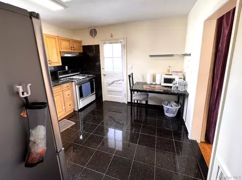 Kitchen - 55 Canfield Ave, Yonkers, NY 10710 photo 2 of 3