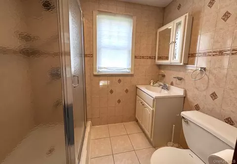 Bath - 55 Canfield Ave, Yonkers, NY 10710 photo 3 of 4