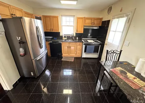 Kitchen - 55 Canfield Ave, Yonkers, NY 10710 photo 1 of 3