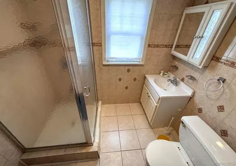 Bath - 55 Canfield Ave, Yonkers, NY 10710 photo 4 of 4
