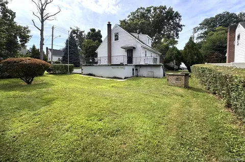 Exterior - 55 Canfield Ave, Yonkers, NY 10710 photo 7 of 9