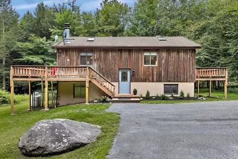 307 Bobillen Dr, Jewett, NY 12444
