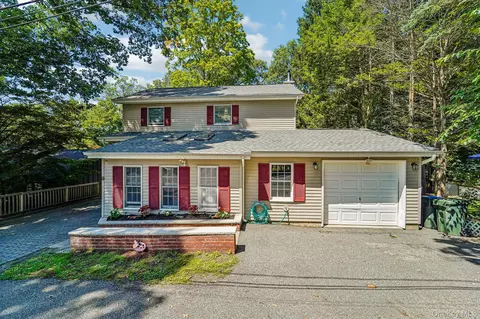 9 Morgans Way, Greenwood Lake, NY 10925