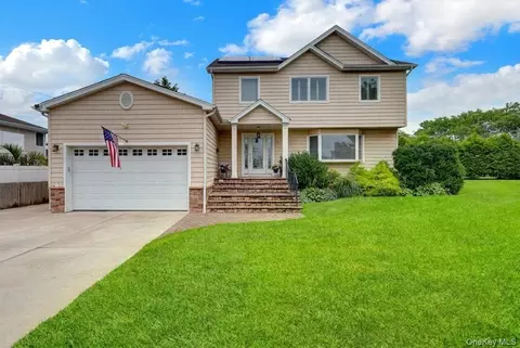 34 NE Admiral Rd, Massapequa, NY 11758