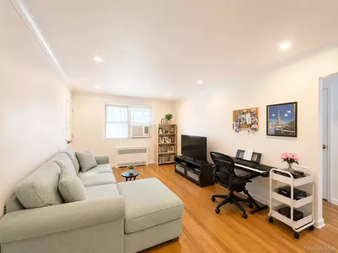 Living - 137-29 68th Dr #A, Flushing, NY 11367 photo 3 of 4