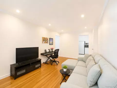 Living - 137-29 68th Dr #A, Flushing, NY 11367 photo 2 of 4