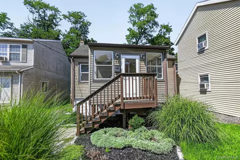 83 Center St, Highlands, NY 10928