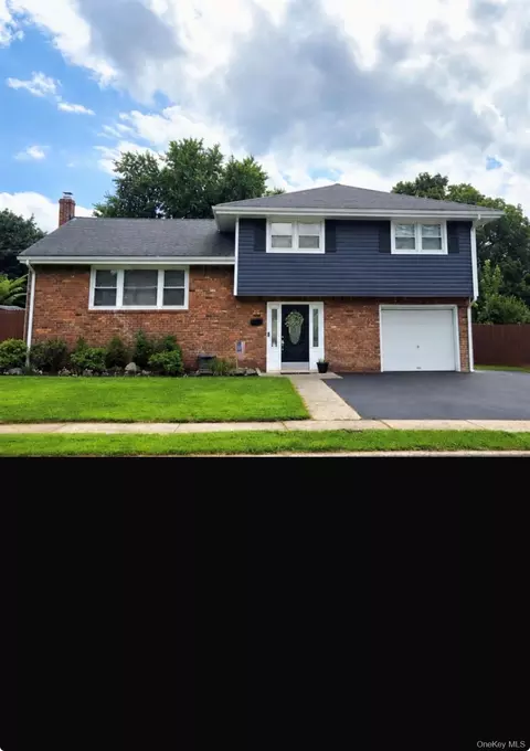 11 Crestwood Dr, Ramapo, NY 10901