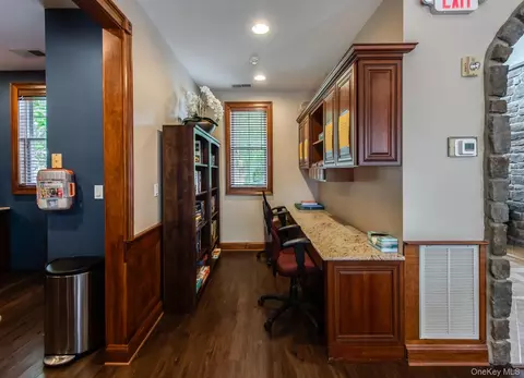 Entry Way - 734 Regency Dr, Fishkill, NY 12524 photo 7 of 8