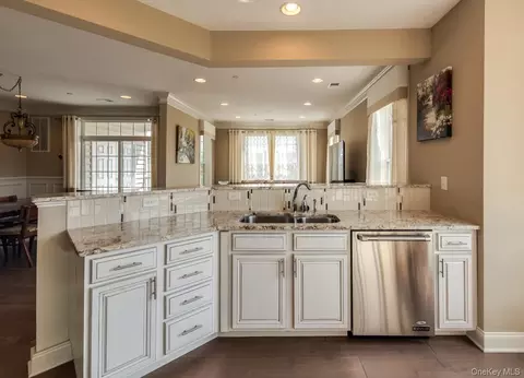 Kitchen - 734 Regency Dr, Fishkill, NY 12524 photo 4 of 6