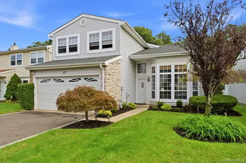 215 Fairfield Dr E, Holbrook, NY 11741