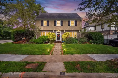 3 Demott Ave, Rockville Centre, NY 11570