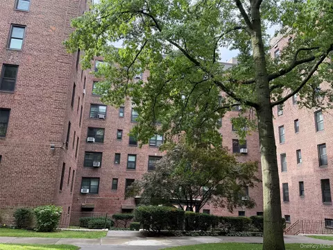 83-85 Woodhaven Blvd #4F, Woodhaven, NY 11421