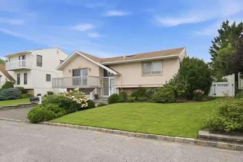 5 Willow St, Bayville, NY 11709