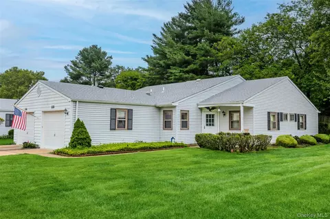 118 Knolls Dr, Stony Brook, NY 11790