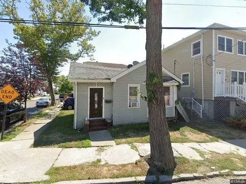 301 Seagirt Ave, Far Rockaway, NY 11691