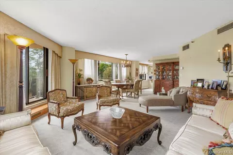 25 Rockledge Ave #205, White Plains, NY 10601