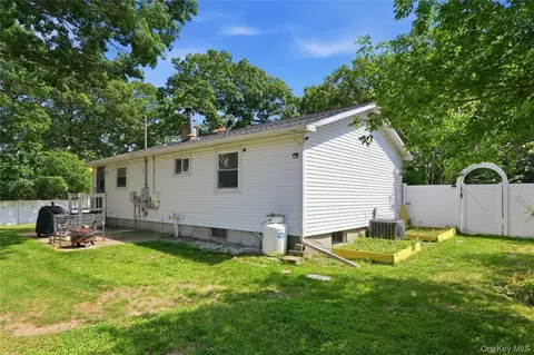 Exterior - 211 Hampton Ave, Mastic, NY 11950 photo 5 of 6