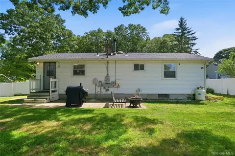 Exterior - 211 Hampton Ave, Mastic, NY 11950 photo 4 of 6