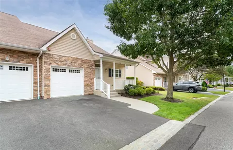 7 Pond Cir, Mount Sinai, NY 11766