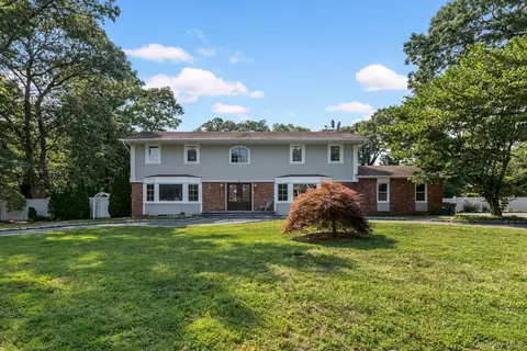 1 Whispering Ct, Dix Hills, NY 11746