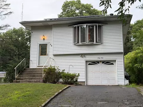 49 Midvale Ave, Farmingville, NY 11738