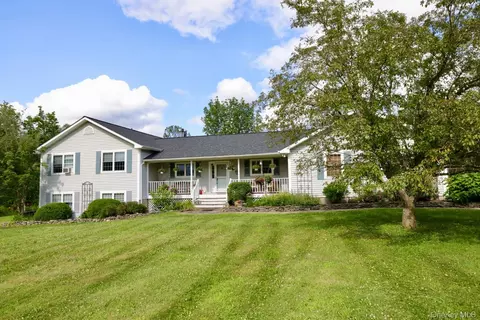 27 Verbank Club Rd, Union Vale, NY 12585