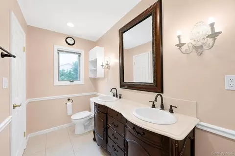 Bath - 49 Village Dr, Jericho, NY 11753 photo 1 of 3