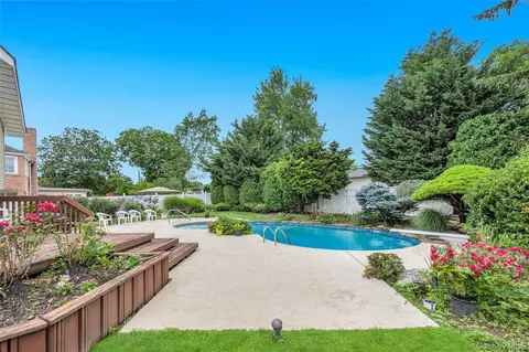 Exterior - 49 Village Dr, Jericho, NY 11753 photo 3 of 3