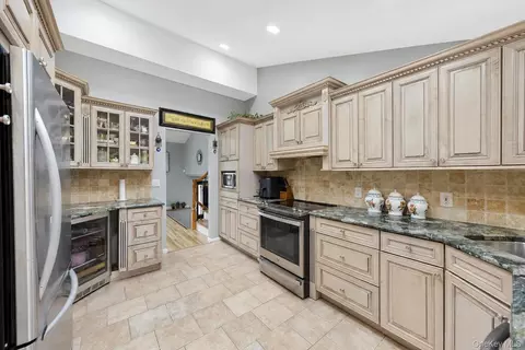Kitchen - 49 Village Dr, Jericho, NY 11753 photo 1 of 3