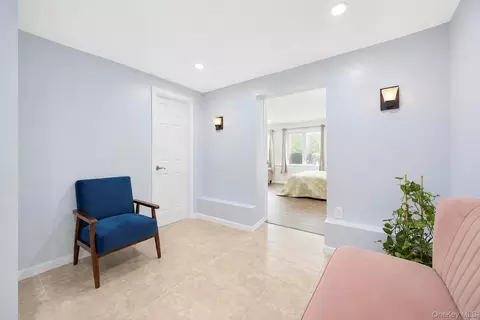 Entry Way - 49 Village Dr, Jericho, NY 11753 photo 2 of 3